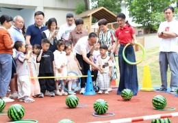 幼儿园游戏切西瓜(幼儿园游戏切西瓜儿歌)