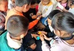 瓶盖区域游戏(玩转瓶盖幼儿园区域)