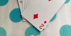 砸石头扑克牌游戏(砸石头扑克牌游戏玩法)