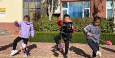 小学生户外游戏50例图片视频(小学生户外游戏50例图片视频教程)