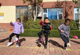小学生户外游戏50例图片视频(小学生户外游戏50例图片视频教程)