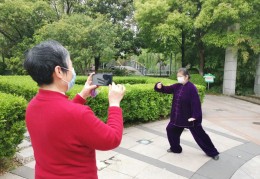 抽铁棍救人游戏(抽铁棍救人的游戏)
