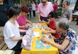 老年室内互动小游戏(适合老年室内集体玩的游戏)