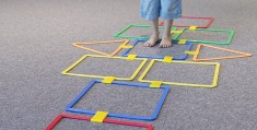 锻炼孩子跳的游戏(培养幼儿跳跃能力的游戏)