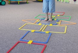 锻炼孩子跳的游戏(培养幼儿跳跃能力的游戏)