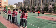 小学生体育课玩的游戏有哪些呢(小学生体育课玩的游戏有哪些呢视频)