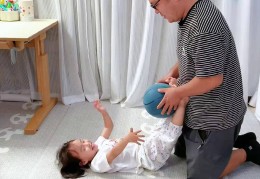 8一12岁家庭亲子游戏在没有手机(10到12岁的亲子游戏室内不用玩具)