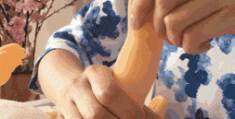 给孩子按摩头部提高智商视频(孩子头部按摩促进大脑发育的好处)