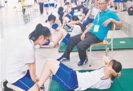 中考仰卧起坐的正确做法(中考仰卧起坐技巧教学视频)